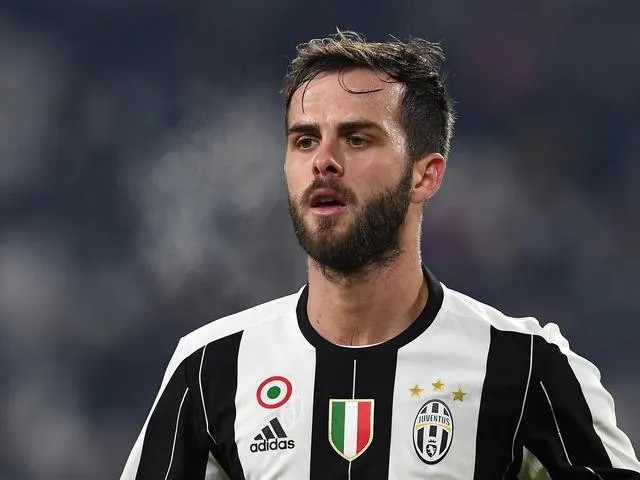 Report: Miralem Pjanic has said ‘yes’ to a move to Barcelona - Bóng Đá