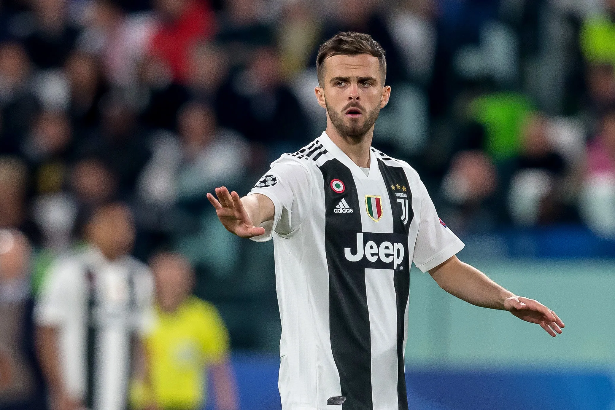 Report: Miralem Pjanic has said ‘yes’ to a move to Barcelona - Bóng Đá