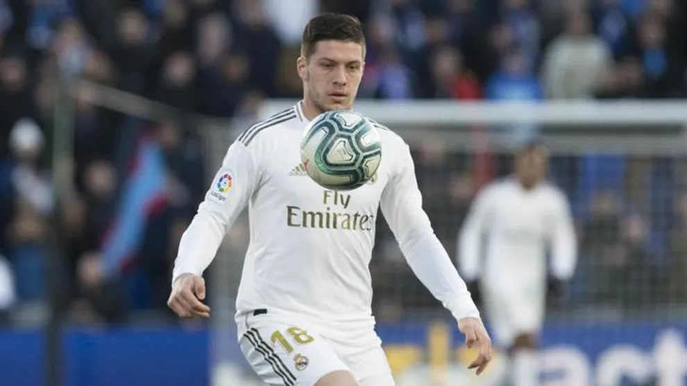  Jovic fractures a bone in his right foot - Bóng Đá