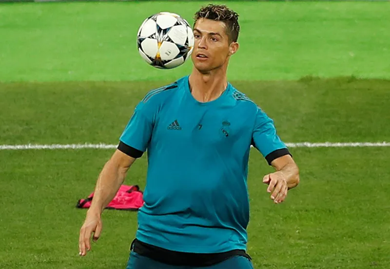 Real vs Liverpool: Đêm nay, cả thế giới lại dưới chân Ronaldo? - Bóng Đá