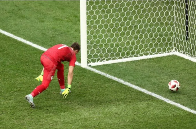Suarez cùng tuyển Uruguay buồn bã về nước - Bóng Đá