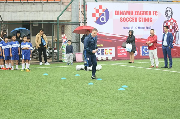 Đội bóng cũ của Luka Modric hỗ trợ bóng đá trẻ Việt Nam - Bóng Đá