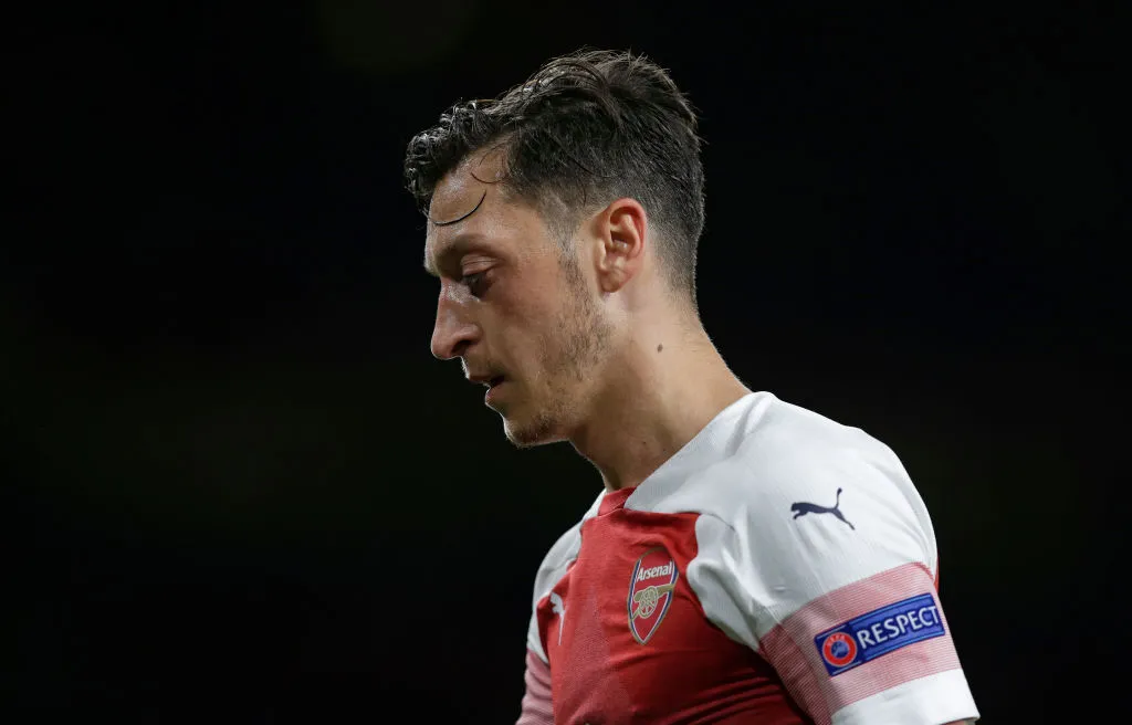 Ian Wright rips into Mesut Ozil with Thierry Henry comparison - Bóng Đá