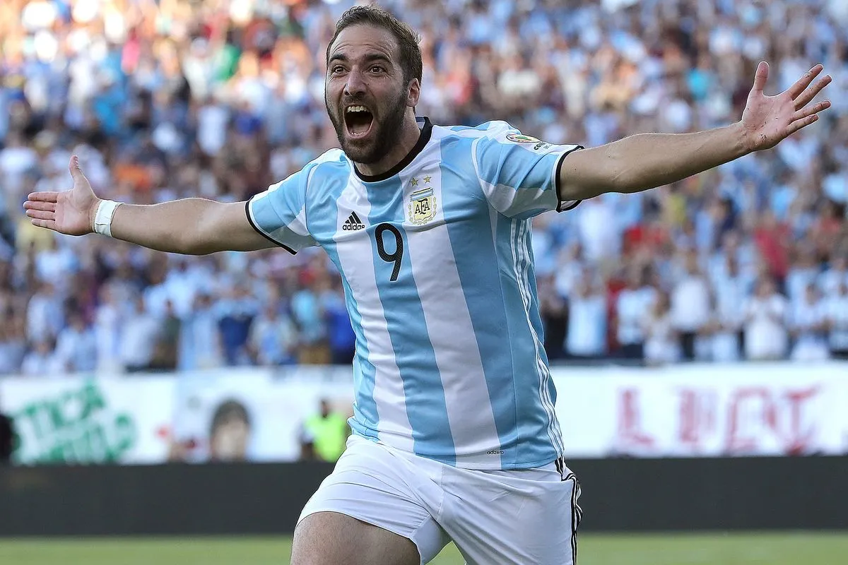 Lời nguyền số 9: Higuain sẽ là kẻ phá giải hay nạn nhân tiếp theo - Bóng Đá