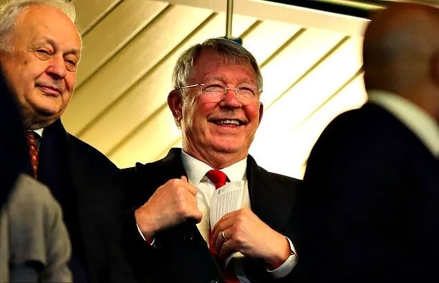 Manchester United fans love Sir Alex Ferguson's reaction to FA Cup win over Chelsea - Bóng Đá