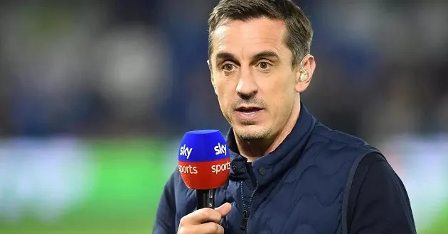 'You can't quarantine family members': Gary Neville highlights problem with PL's restart plan, offers solution - Bóng Đá