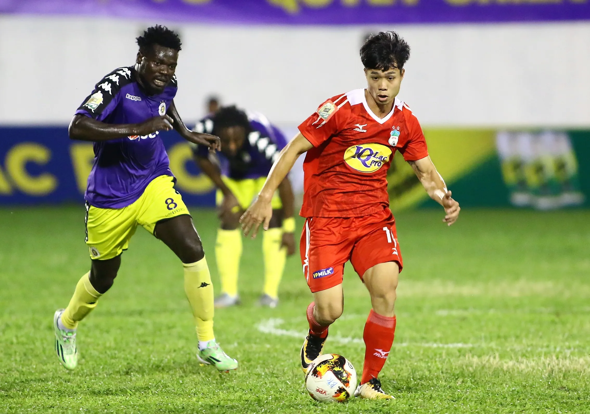 Vòng 12 V-League 2018: FLC Thanh Hóa rơi vào khủng hoảng, Bình Dương thua tan nát trên Gò Đậu - Bóng Đá