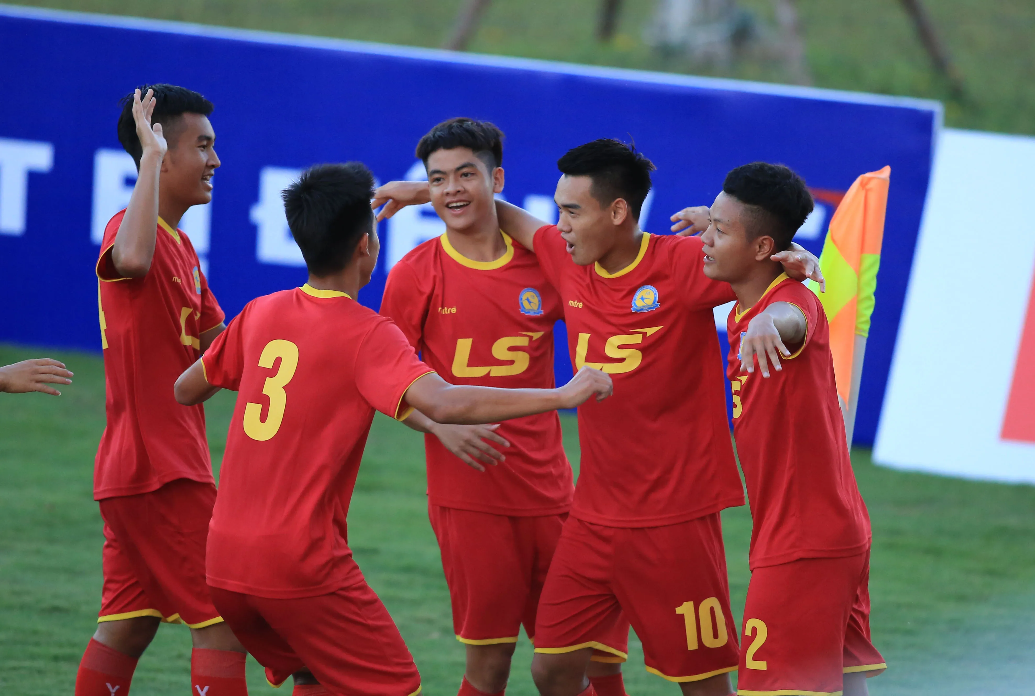    Bảng B VCK U17 Quốc gia 2018: SLNA và Viettel giành vé vào bán kết - Bóng Đá