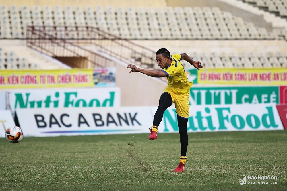 Cựu tuyển thủ Jamaica khoác áo SLNA - Bóng Đá