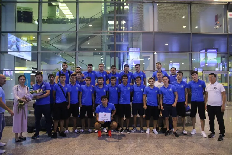 Vừa đặt chân xuống Nội Bài, Uzbekisatan đã muốn đánh bại U23 Việt Nam - Bóng Đá