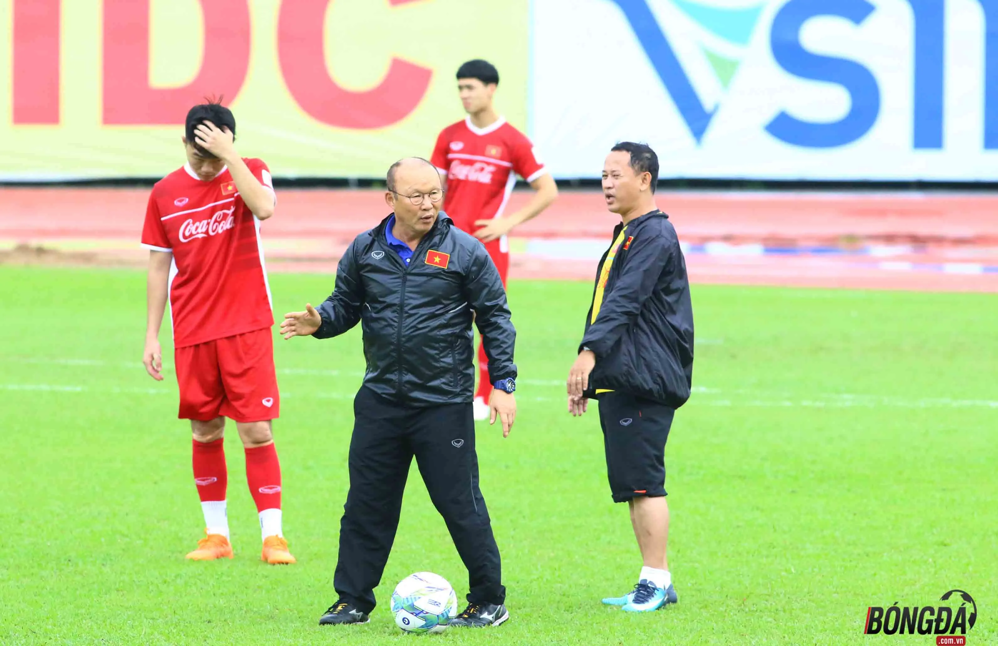 Trở lại Việt Nam, HLV Park Hang-seo chính thức tuyển quân chiến AFF Cup 2018 - Bóng Đá