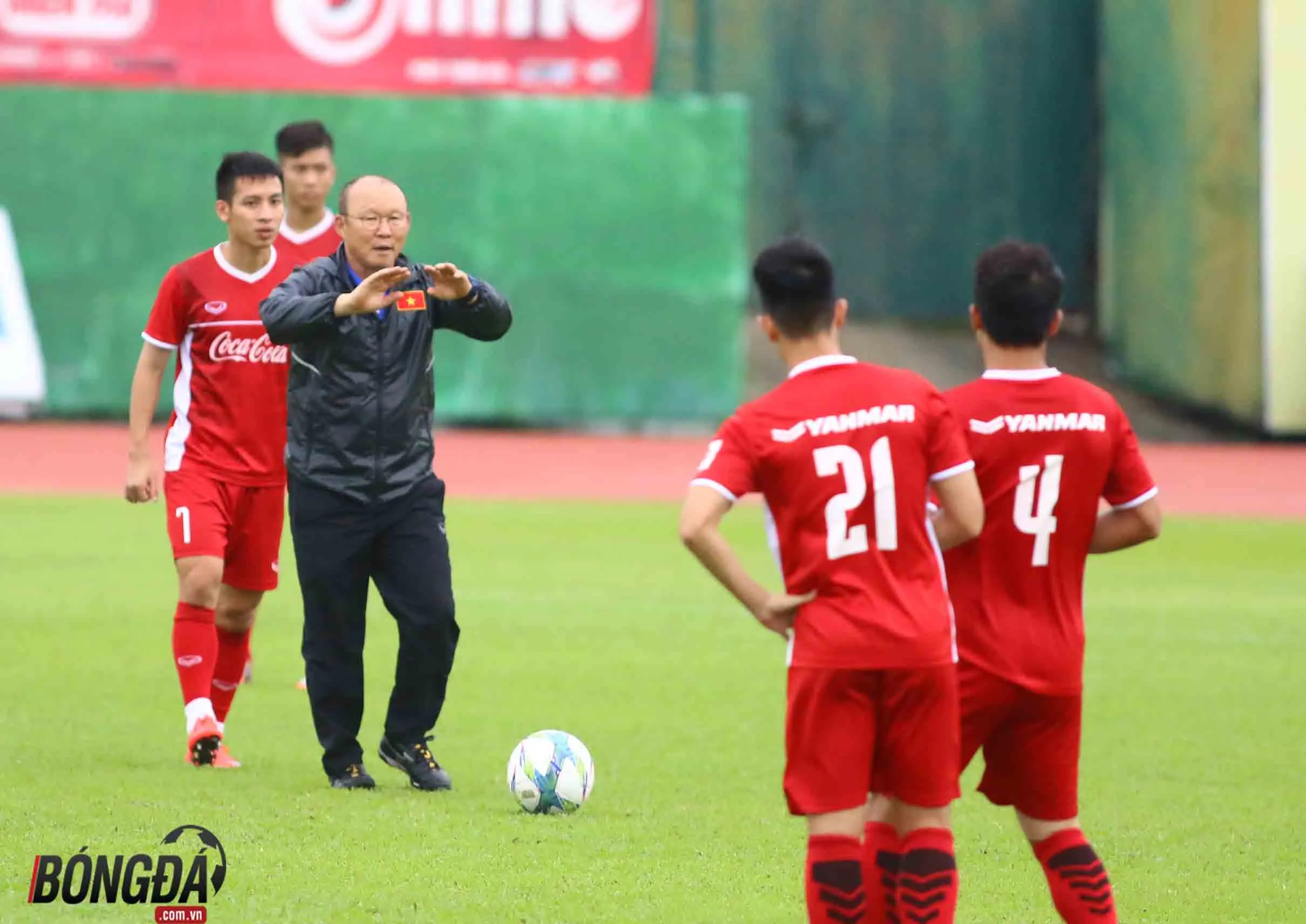 Trước khi tập trung ĐTQG HLV Park Hang-seo xem giò cầu thủ U19 Việt Nam - Bóng Đá