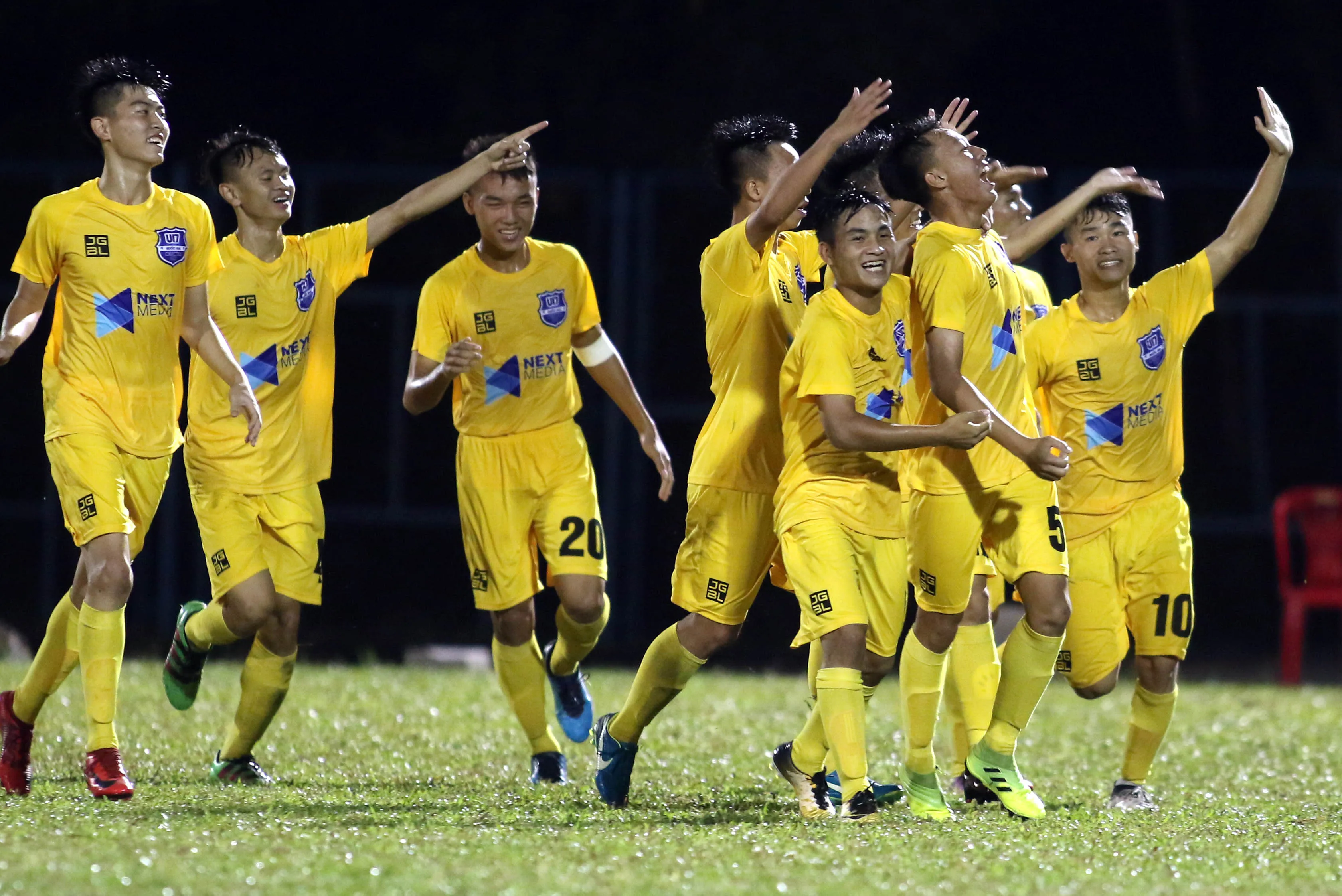 HLV Mai Xuân Hợp (U17 Thanh Hóa): “Quê hương mình còn nghèo nhưng tinh thần và ý chí thì các con không được nghèo” - Bóng Đá