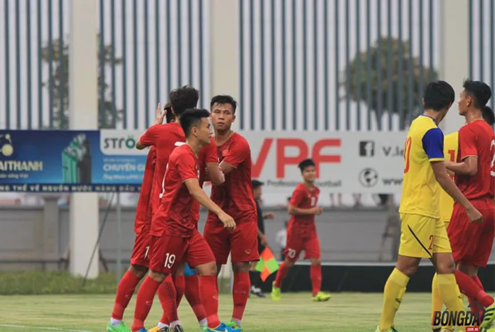 Dàn sao đội tuyển xem giò U23 Việt Nam đấu đàn em U18  - Bóng Đá