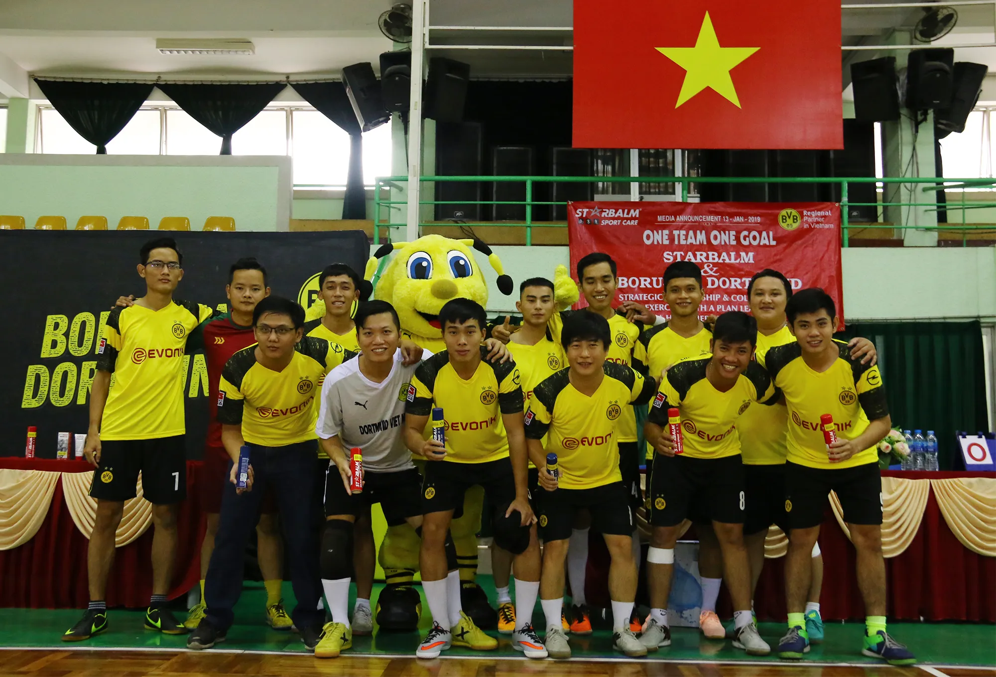 Fraser Sport vô địch giải giao hữu futsal CLB Borussia Dortmund (BVB)  - Bóng Đá