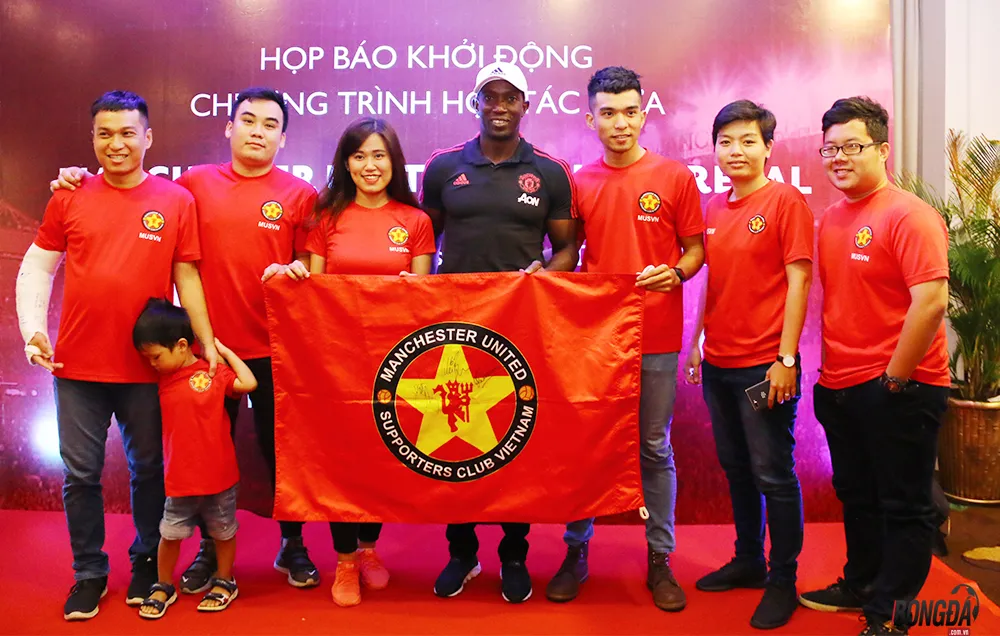 Dwight Yorke tin Man United hạ Toteham, Việt Nam dự World Cup  - Bóng Đá