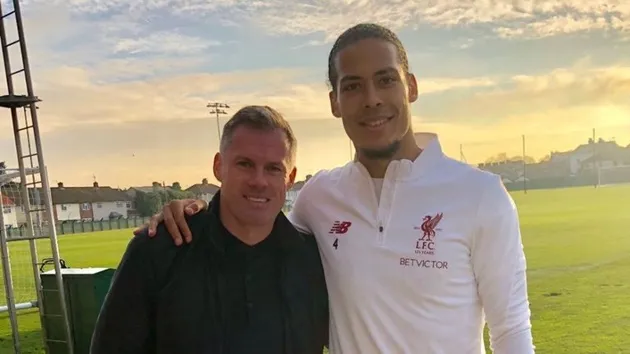 Jamie Carragher so sánh trung vệ này với 'huyền thoại bất tử' của Liverpool - Bóng Đá