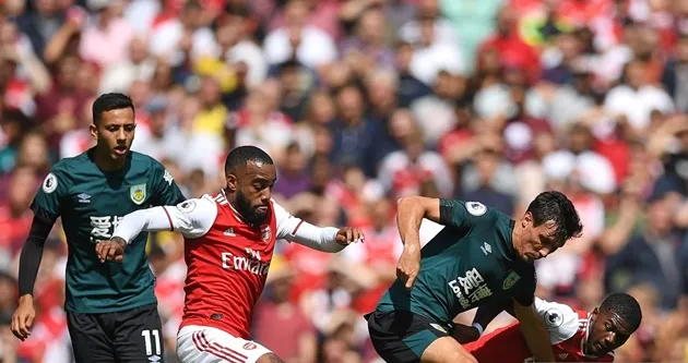 Tân binh Arsenal ăn mừng điên cuồng khi thấy Aubameyang ghi bàn - Bóng Đá