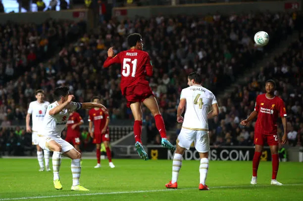 Thủ môn MK Dons gợi lại nỗi ám ảnh của Liverpool ngày nào - Bóng Đá