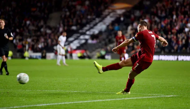 Thủ môn MK Dons gợi lại nỗi ám ảnh của Liverpool ngày nào - Bóng Đá