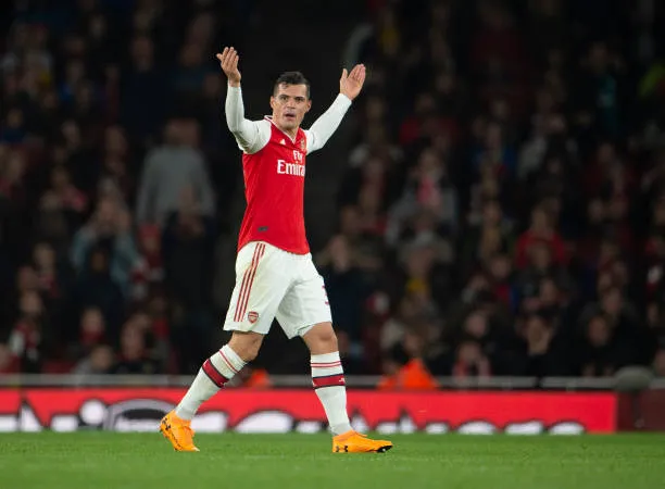 Granit Xhaka 'phát điên' sau khi bị Emery thay ra - Bóng Đá