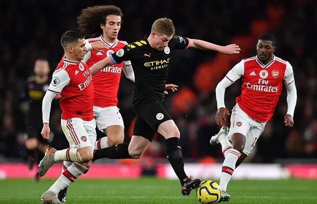 Một rừng cầu thủ Arsenal bủa vây cũng không thể cản De Bruyne nổ súng - Bóng Đá