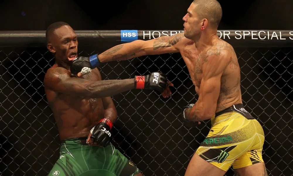 Israel Adesanya thua knockout tại UFC 281 trước Alex Pereira.