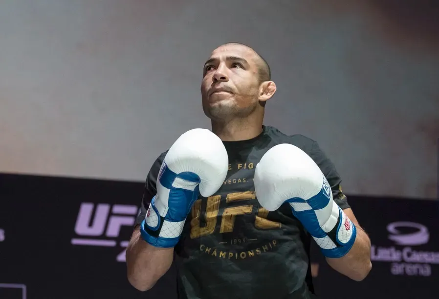 Jose Aldo sắp bước lên sàn quyền anh chuyên nghiệp.