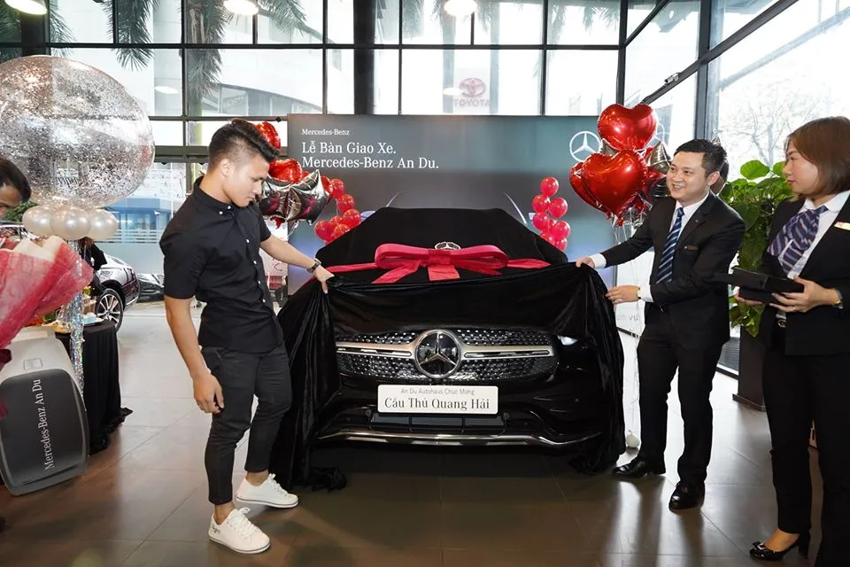 Sau mua nhà, Quang Hải tiếp tục tậu xế sang Mercedes 2,4 tỷ đồng