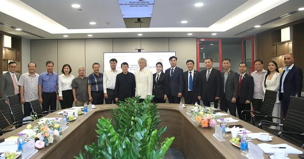 Thứ trưởng Lương Tam Quang và ngài Bang Seung Ho cùng các đại biểu.