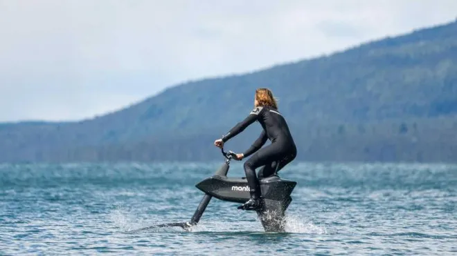 Chiếc xe đạp điện chạy dưới nước mà bạn mơ ước sắp được bán ra thị trường - 1