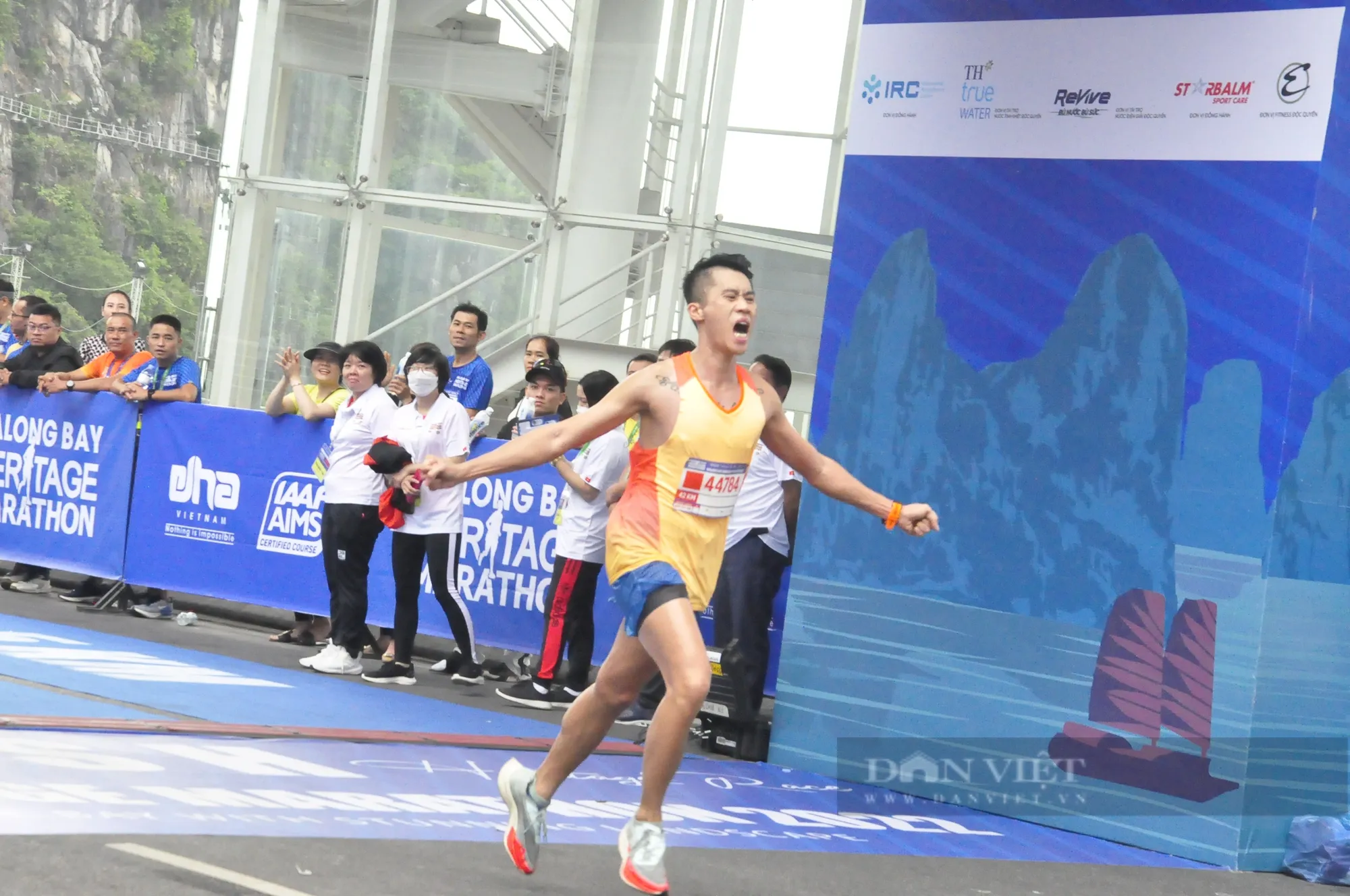 "Runner" 4 tuổi tham gia Marathon Quốc tế Di sản vịnh Hạ Long - Ảnh 7.