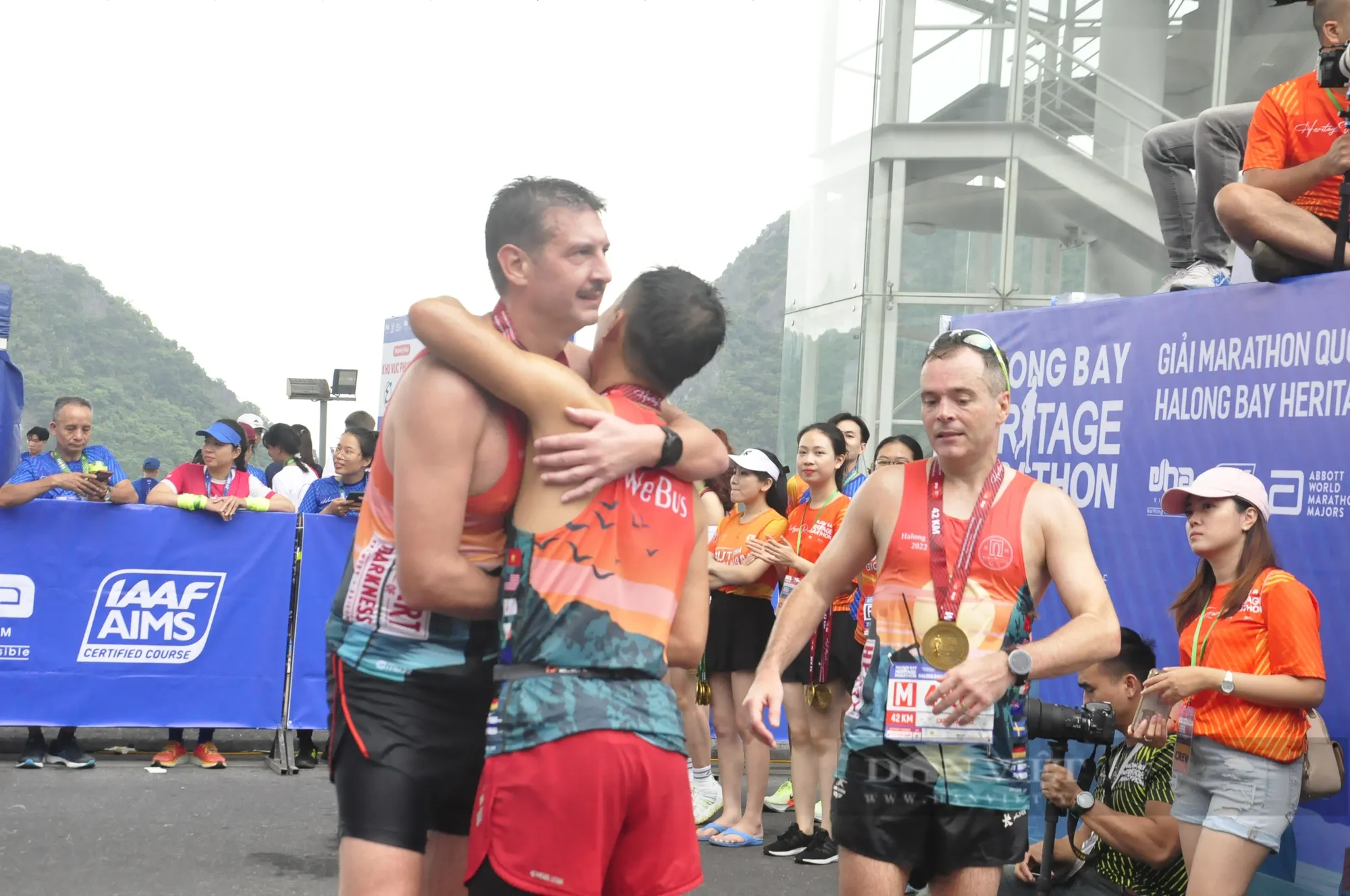 "Runner" 4 tuổi tham gia Marathon Quốc tế Di sản vịnh Hạ Long - Ảnh 3.