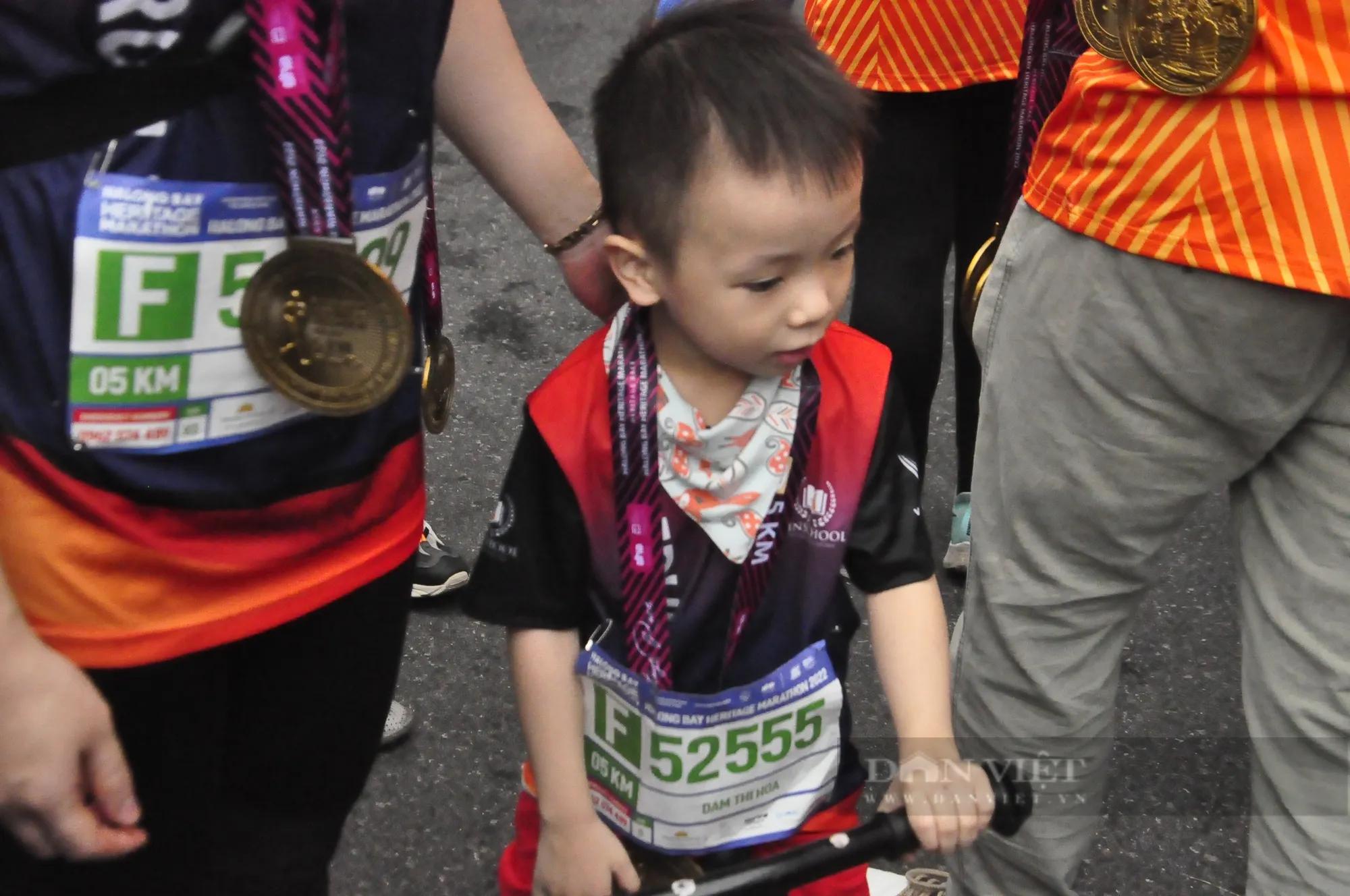 "Runner" 4 tuổi tham gia Marathon Quốc tế Di sản vịnh Hạ Long - Ảnh 11.