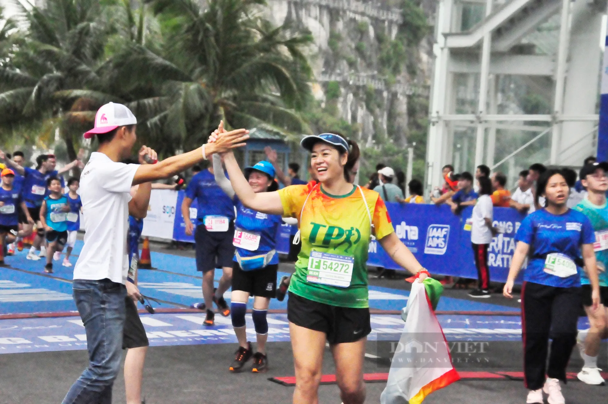"Runner" 4 tuổi tham gia Marathon Quốc tế Di sản vịnh Hạ Long - Ảnh 6.