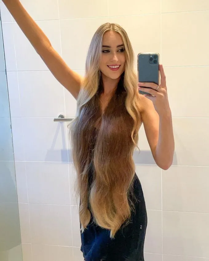 Cô gái với biệt danh The Aussie Rapunzel.