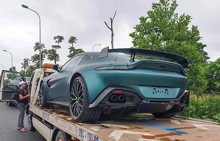 Bộ đôi siêu xe Aston Martin có mặt tại Việt Nam - 3