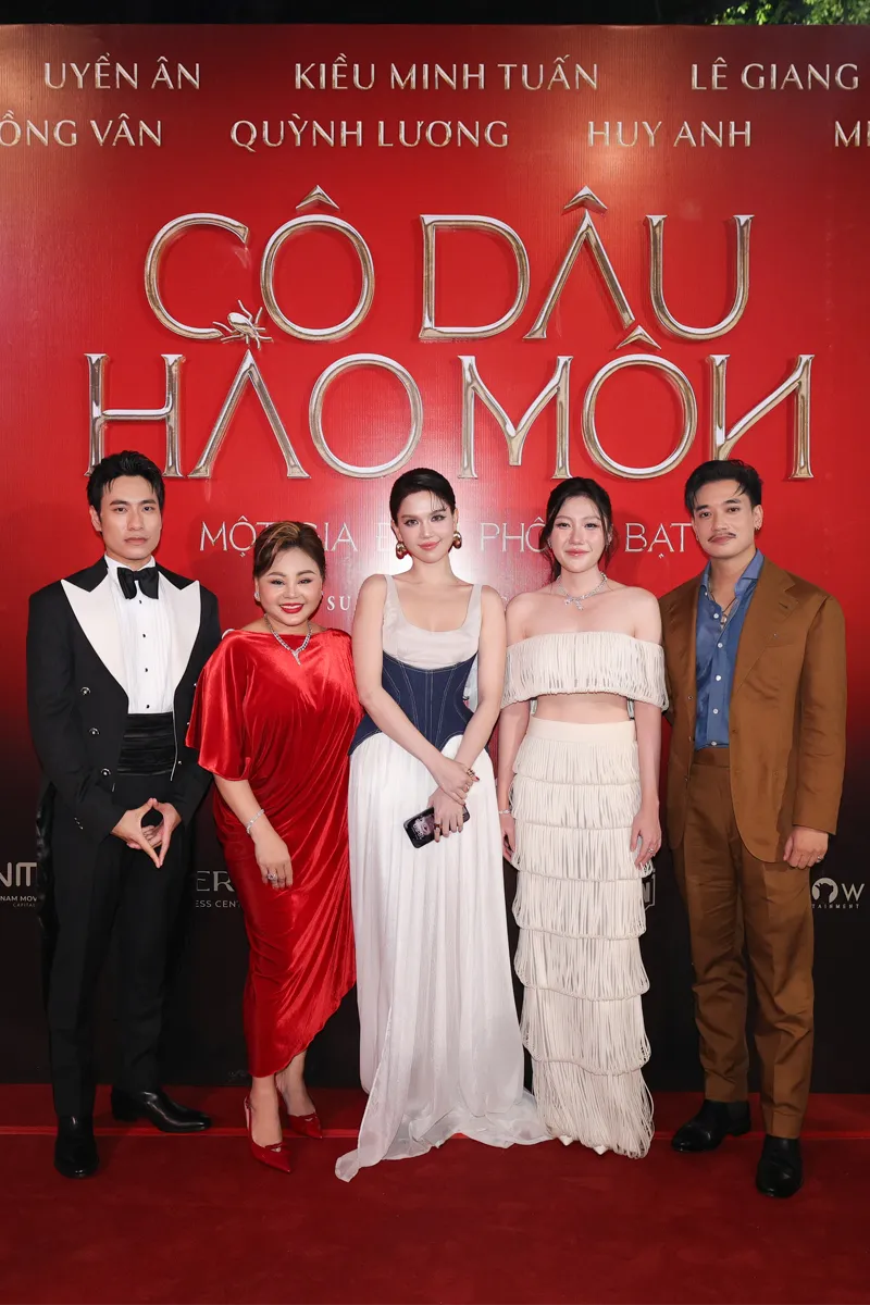 hoa-hau-thuy-tien-cung-dan-cast-sao-nhap-ngu-chiem-tron-spotlight-tren-tham-do-co-dau-hao-mon