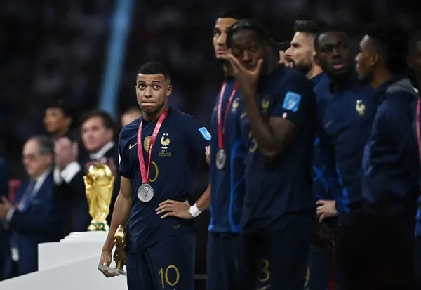 Hình ảnh khác lạ của Mbappe sau trận chung kết - Bóng Đá