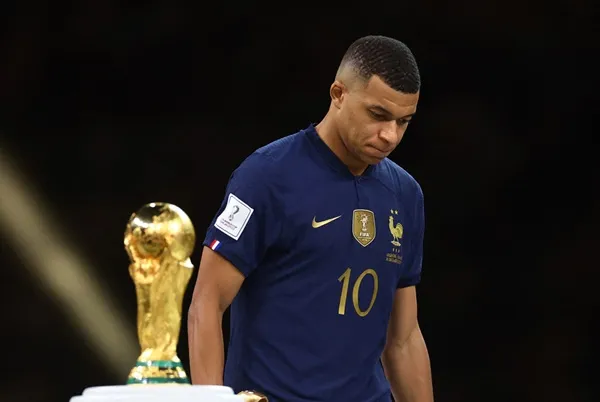 Hình ảnh khác lạ của Mbappe sau trận chung kết - Bóng Đá