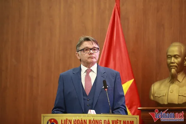 HLV Philippe Troussier chọn quân và những kỳ vọng khác biệt - Bóng Đá