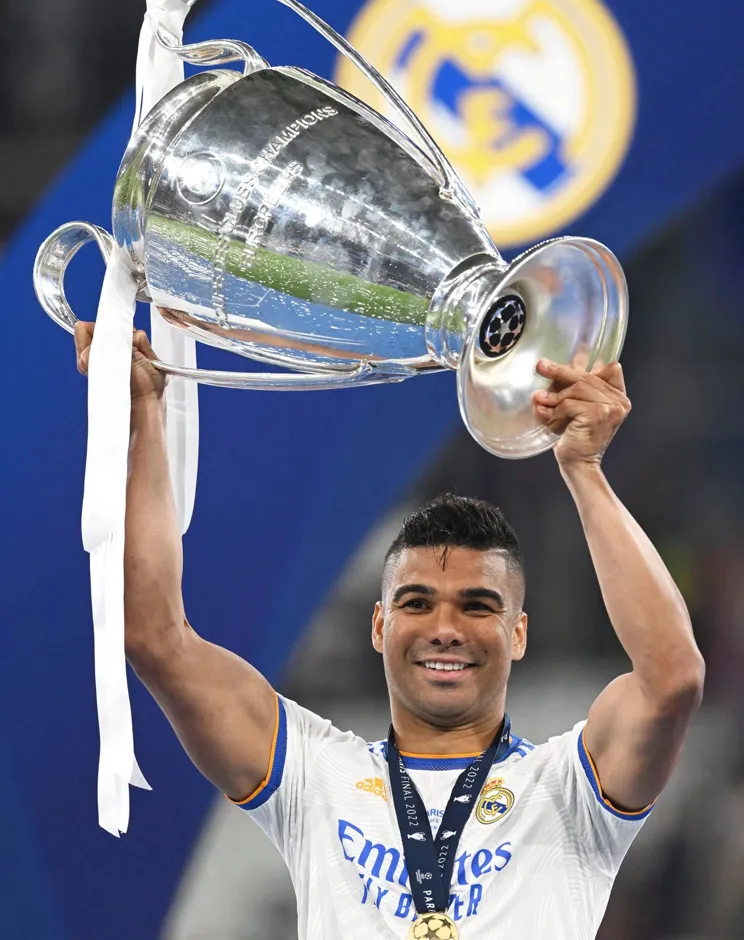 Casemiro sắp về MU: Thận trọng từ bài học Varane - Bóng Đá