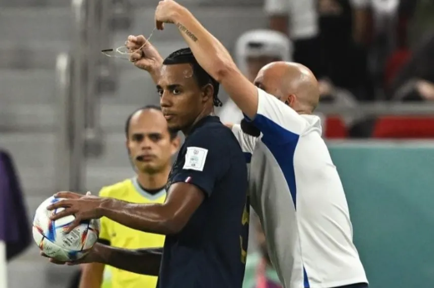 HLV tuyển Pháp: Kounde mê tín nên đeo dây chuyền khi thi đấu - Bóng Đá
