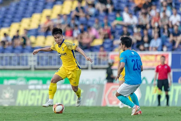 Vòng 19 V-League: Cú ngã ngựa đau đớn; CAHN buông súng - Bóng Đá