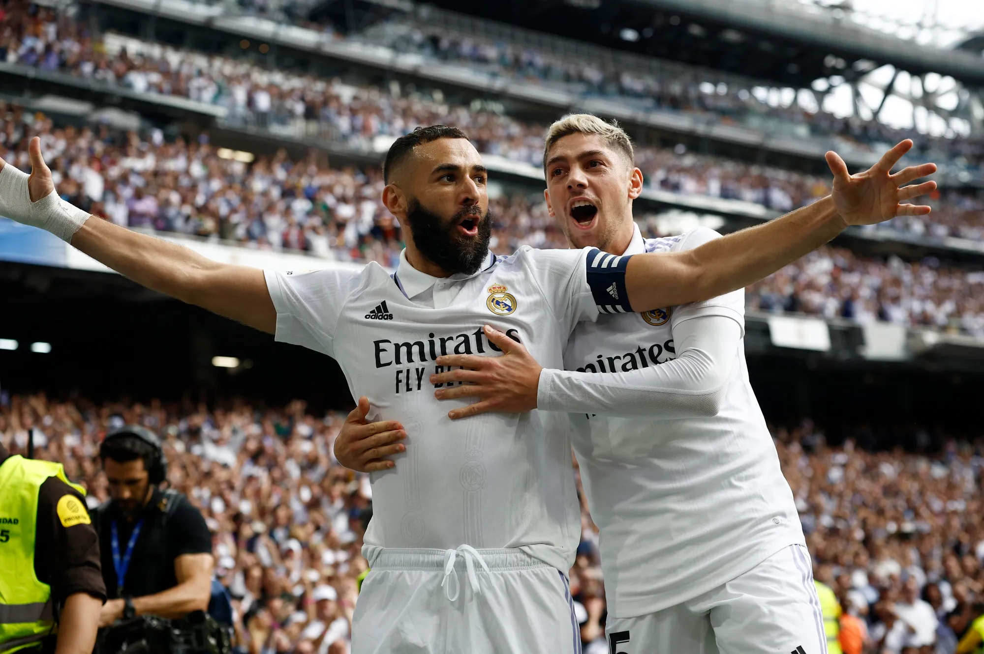 Vóc dáng sexy của bạn gái Karim Benzema - Bóng Đá