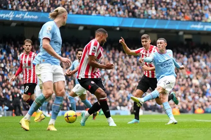 5 điểm nhấn Man City 1-2 Brentford: Cờ đến tay Arsenal; Điên rồ 29 cú sút - Bóng Đá