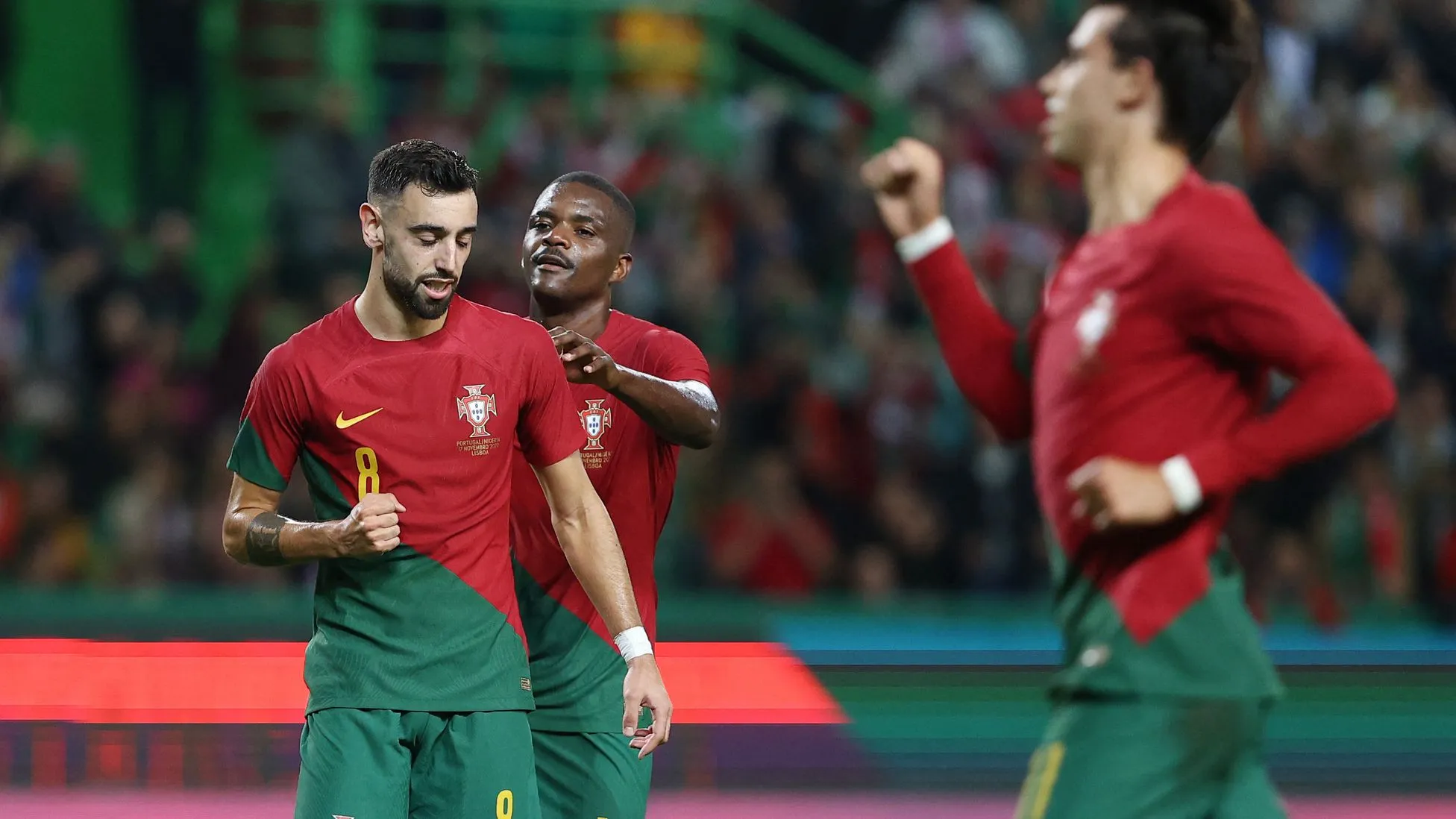 Fernandes bùng cháy với cú đúp, Bồ Đào Nha thắng đậm dù không có Ronaldo - Bóng Đá