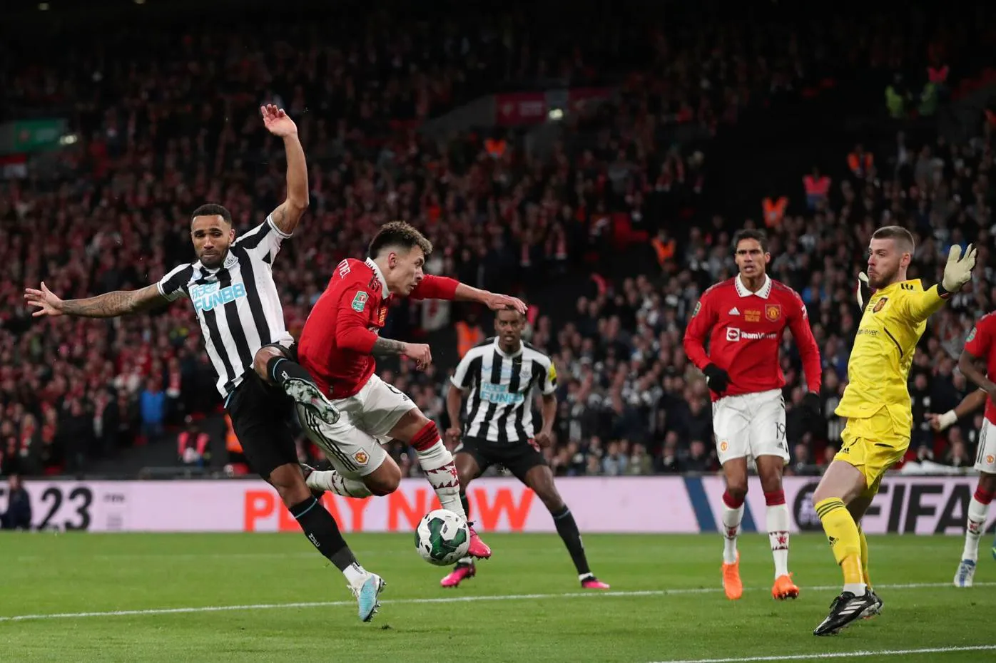 Hình ảnh điên rồ trong trận Man Utd 2-0 Newcastle United - Bóng Đá