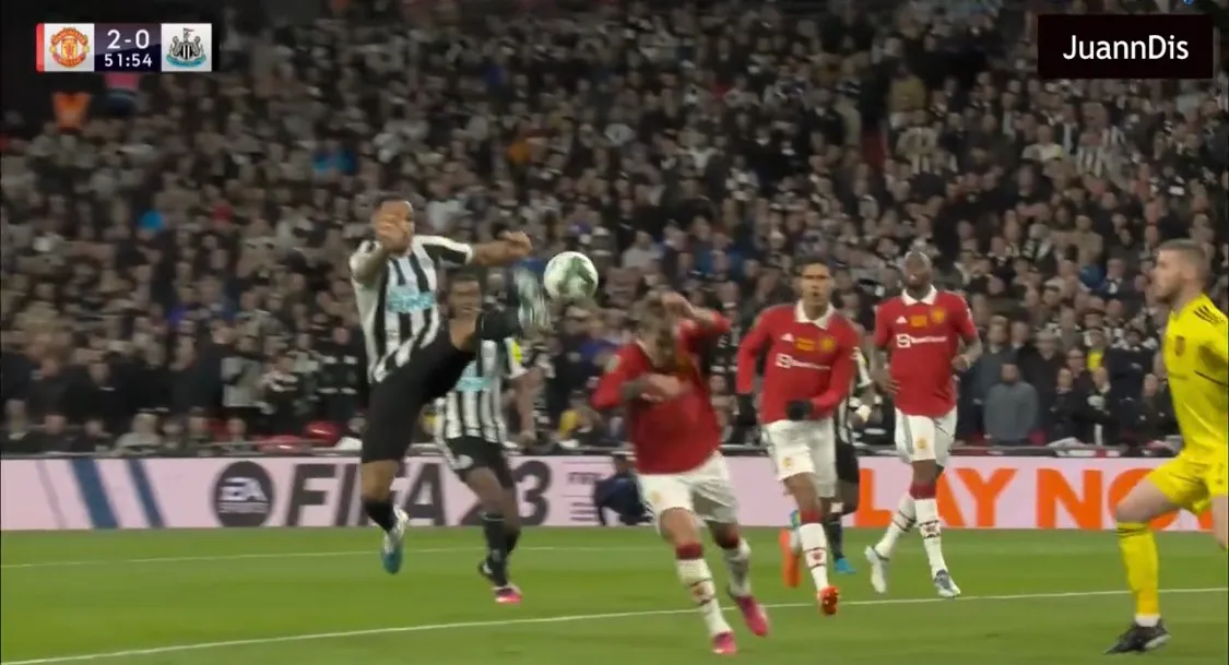 Hình ảnh điên rồ trong trận Man Utd 2-0 Newcastle United - Bóng Đá