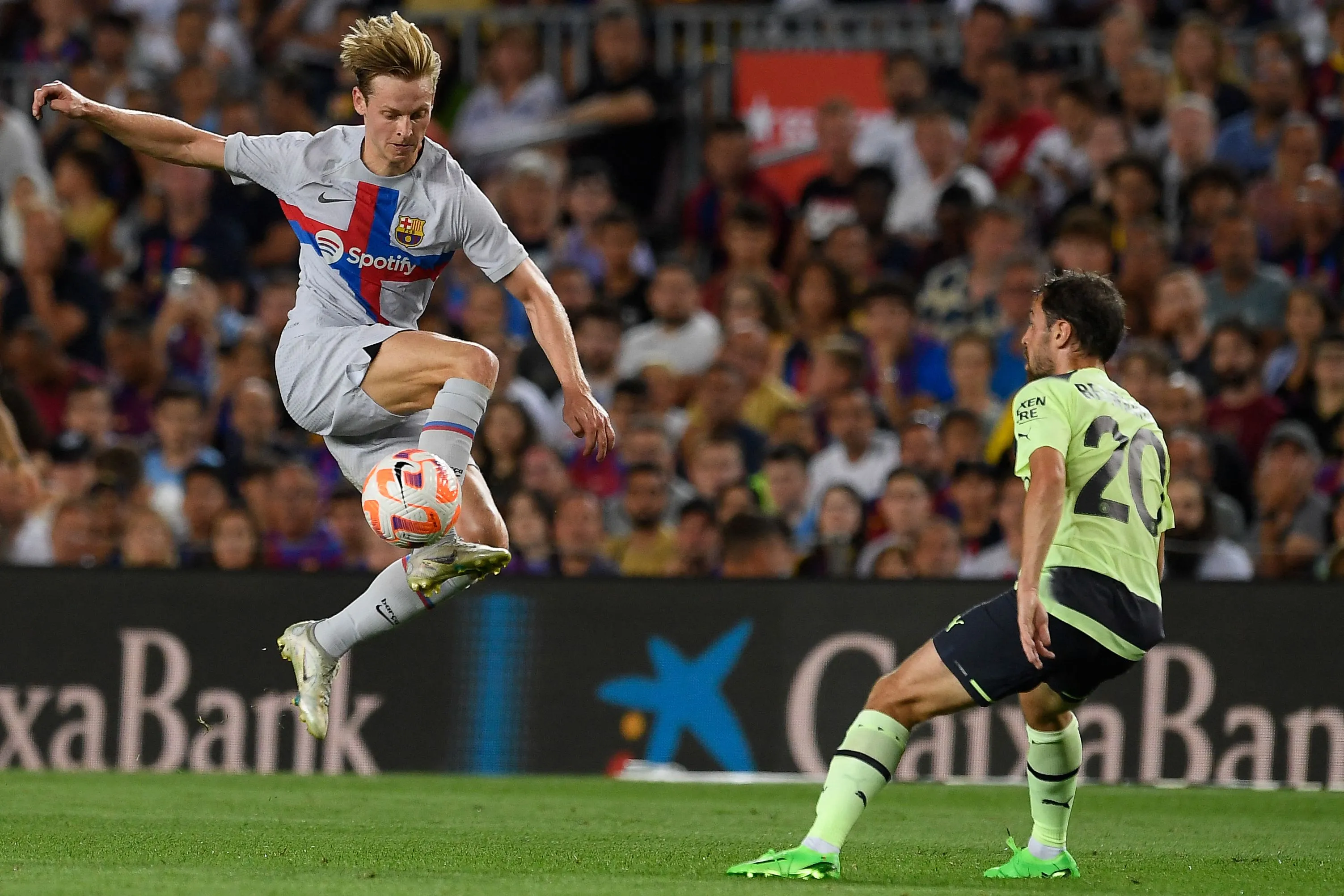 Frenkie de Jong cuối cùng cũng đặt chân tới Manchester? - Bóng Đá